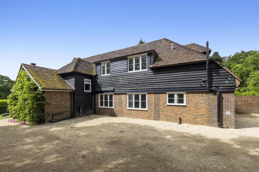 Brookwell-Cottage-Brookwell-Lane-Bramley-GU5-0LQ-1