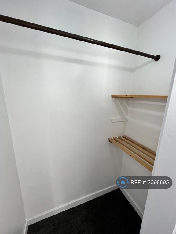 Walk-In Wardrobe / Store