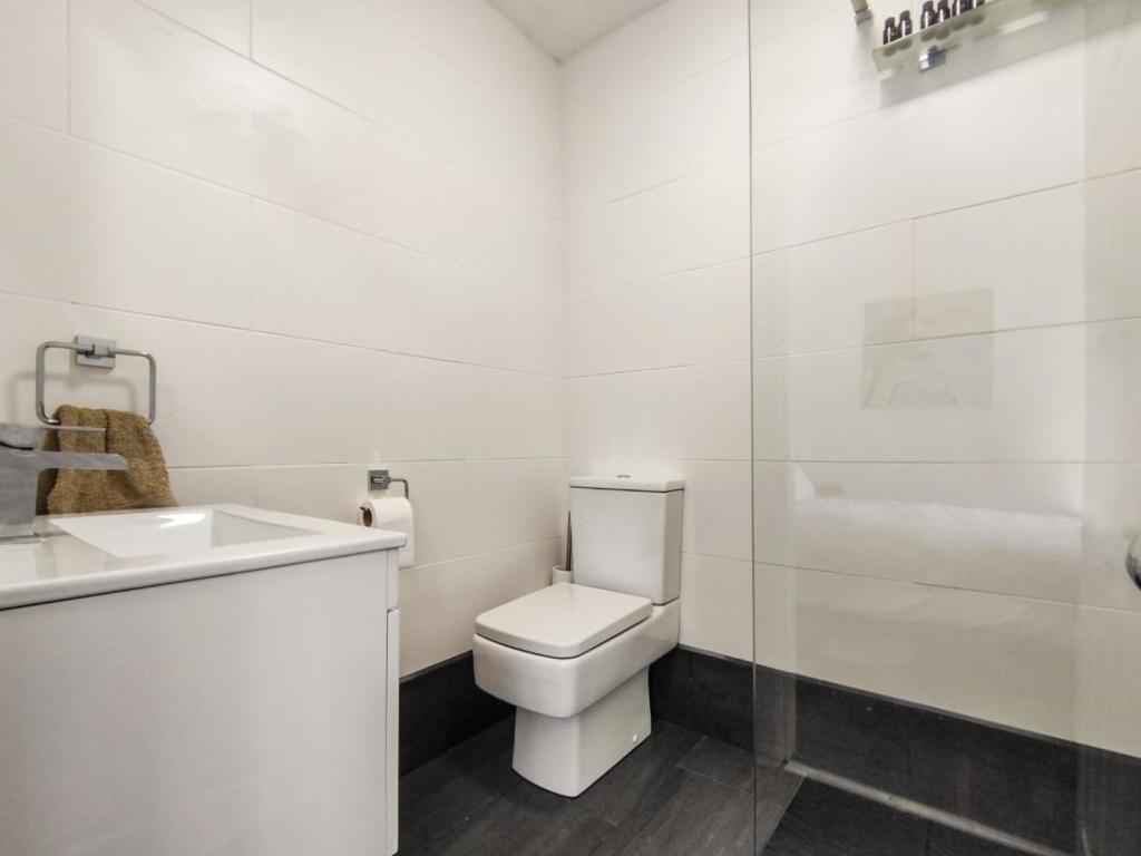 Bedroom 2 En-Suite 1