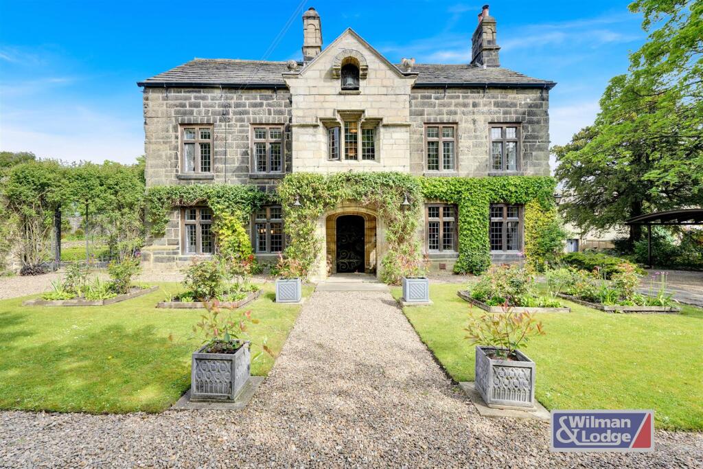 Four Double Bed Character Property in Steeton (6).