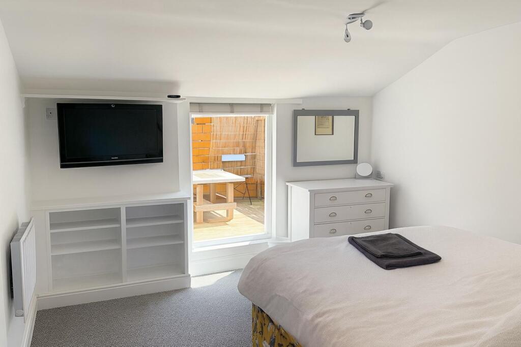 bright_bedroom_marketing