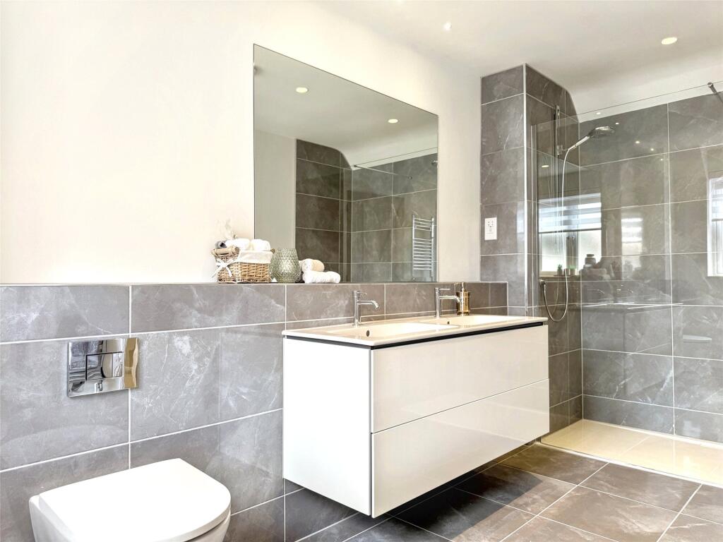 Bedroom One En-Suite