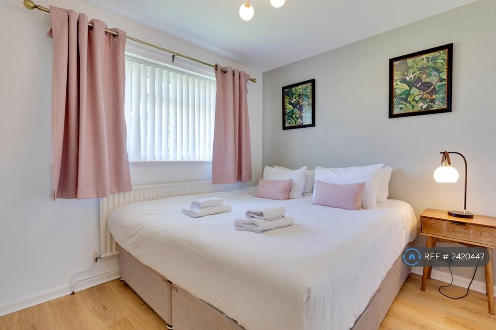 Bedroom 2 - Double Bed Setup