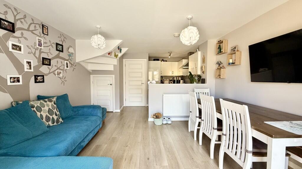 Kitchen/family ro...