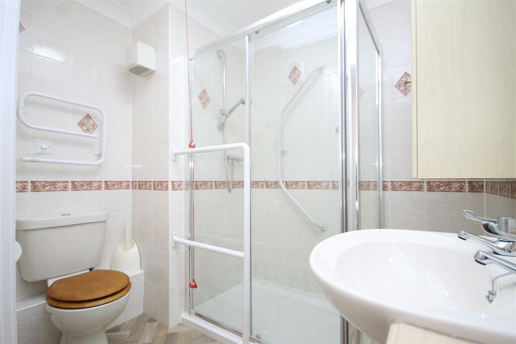 SHOWER ROOM/W.C