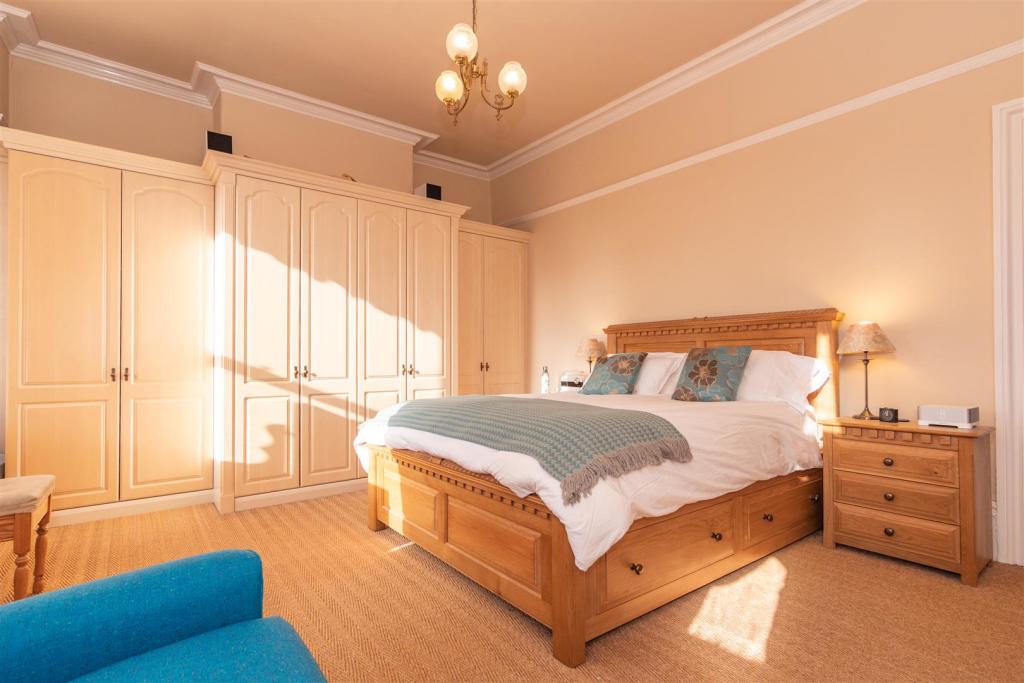 Bedroom 1 Aspect 2.jpg