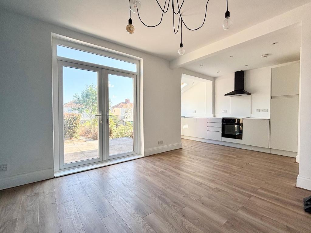 Open Plan Kitchen/Dining Area