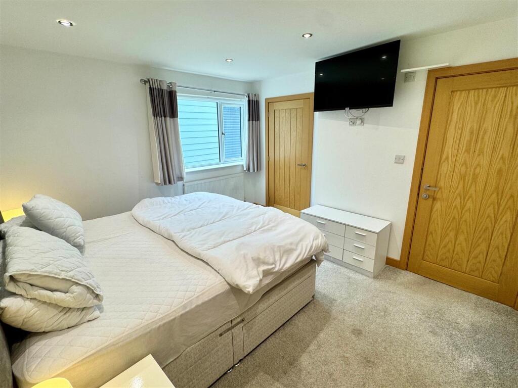 Caledonian House Bedroom 2