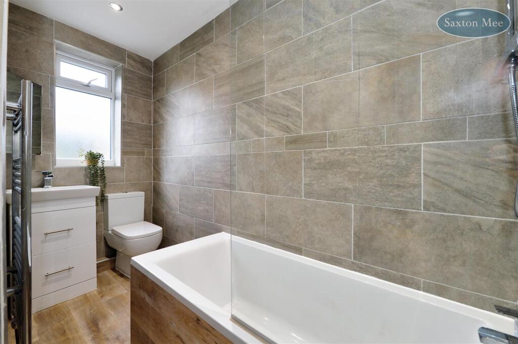 24 Armthorpe Road - bathroom 2069.jpg