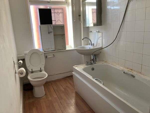Bathroom (1).jpg