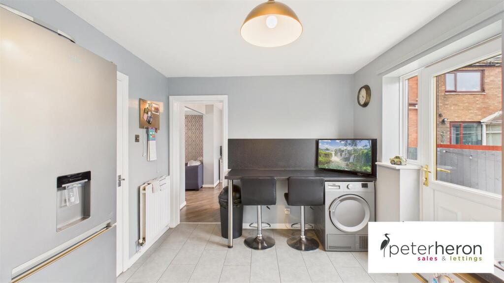 Breakfasting Kitchen