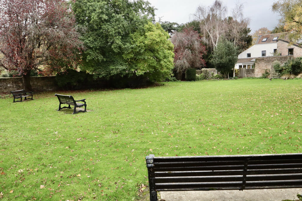 Public garden in Tor STreet
