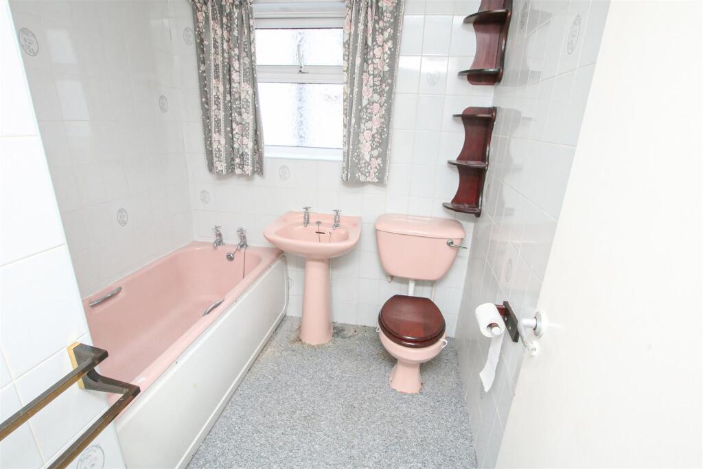 HOUSE BATHROOM