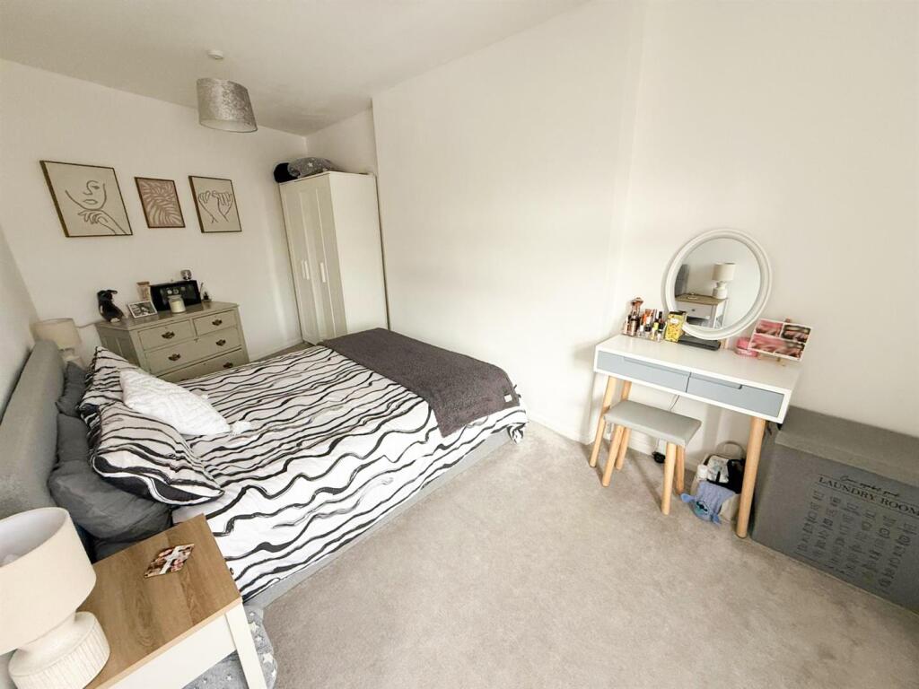 Two bedroom end terrace in Steeton (11).jpg