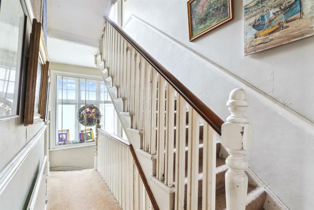5 (1).jpgfirstfloorlanding(1).jpg