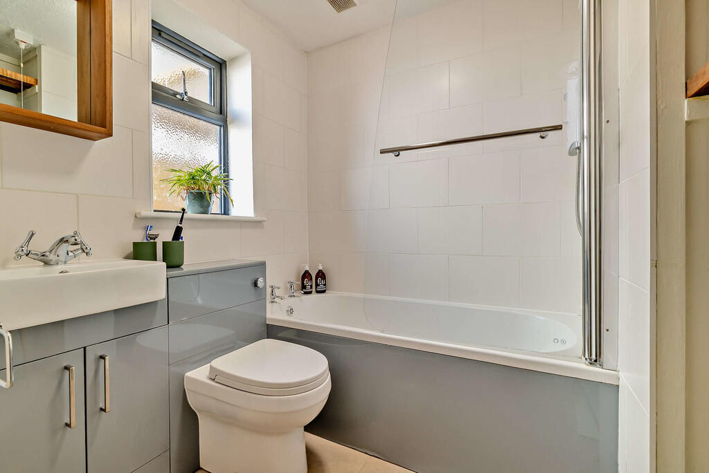 8664108-interior0...