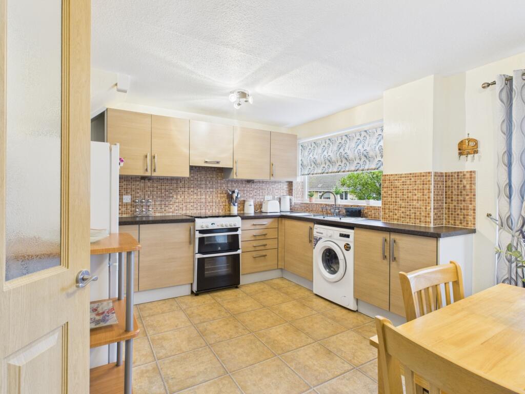 CAM03729G0-PR0183-STILL015