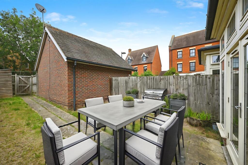 c17 - Outdoor - Modern - 6.jpg