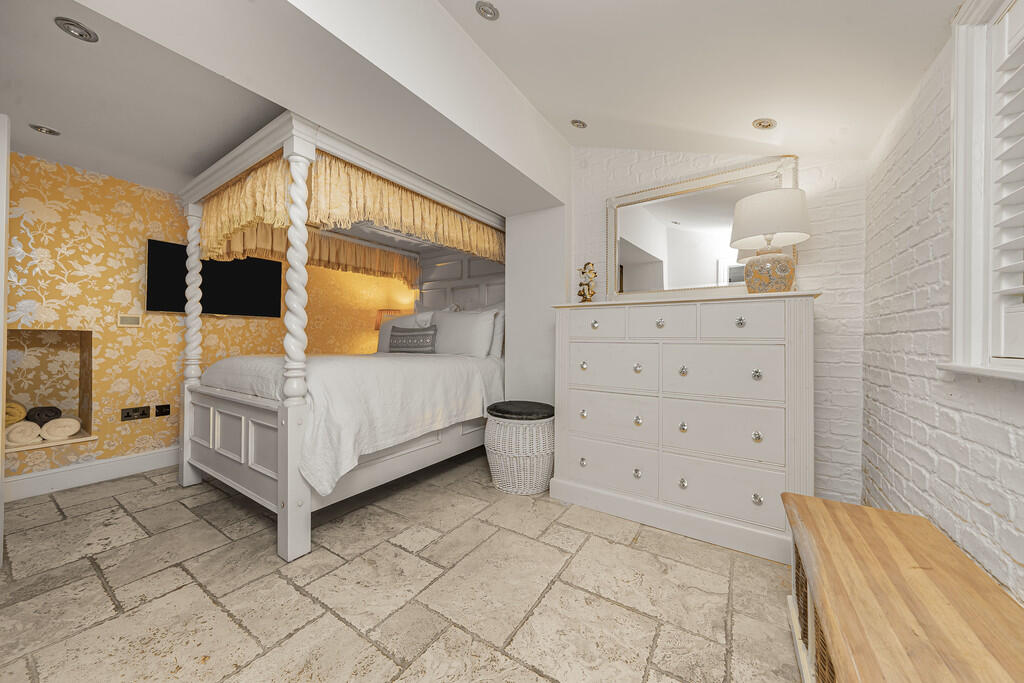 Photo Dec 08 2025...