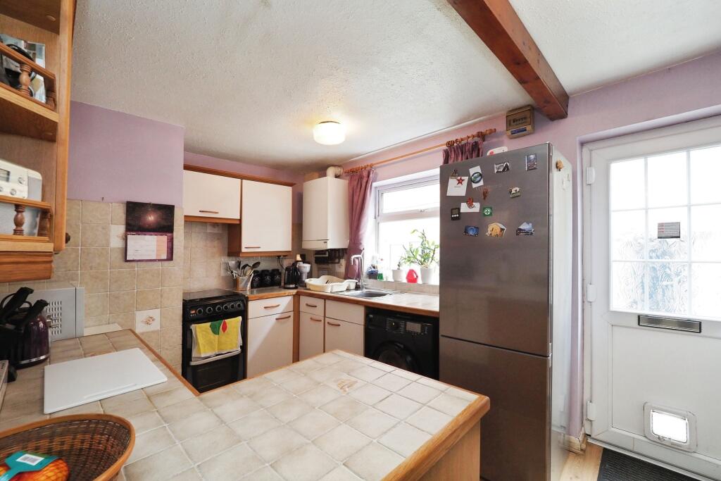 Great sized kitchen space