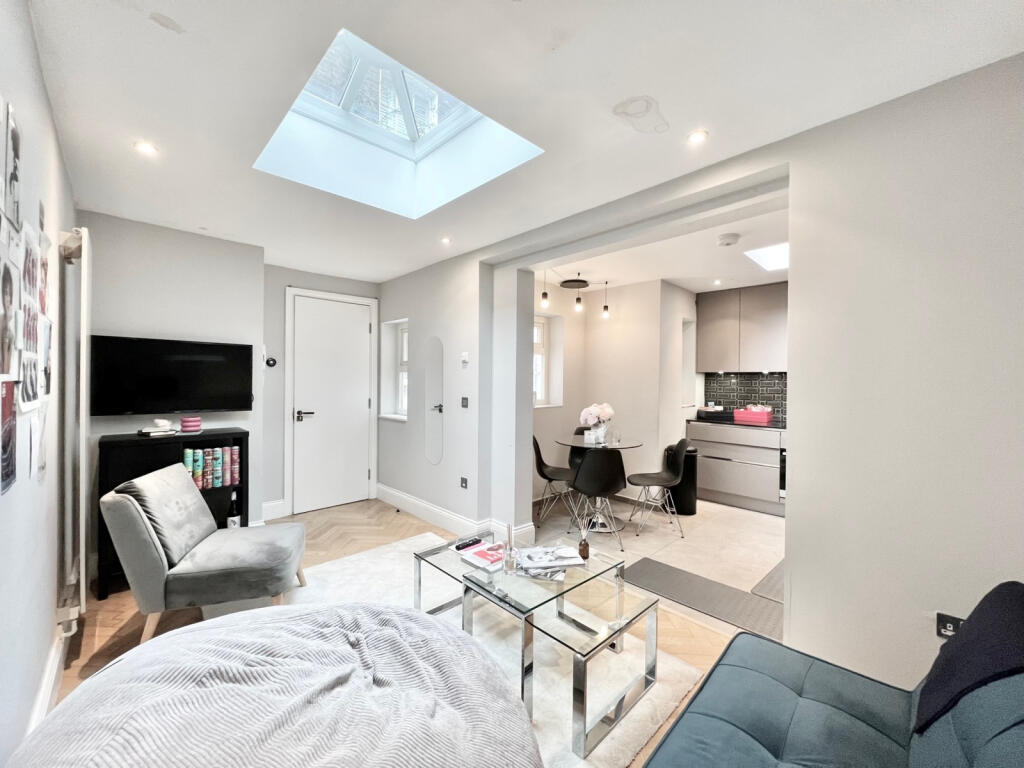 2 Bedroom 2 Bathroom Flat for Rent