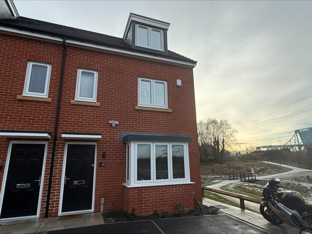 Estuary Way, Garden City