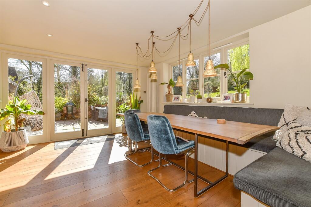 Kitchen/ Dining Room