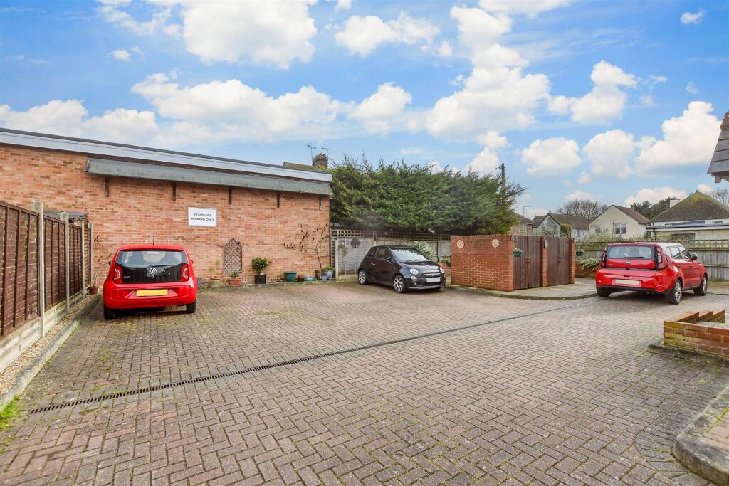 Driveway/Parking