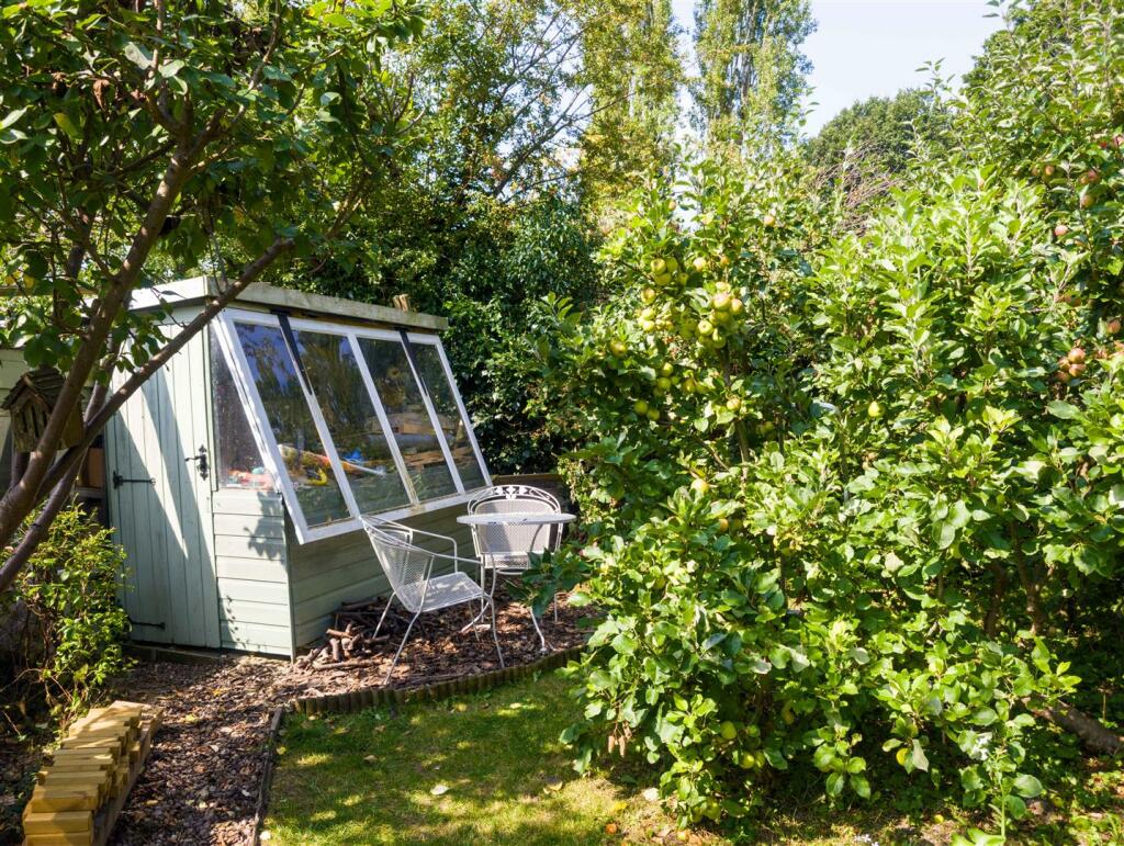 GARDEN POTTING SHED