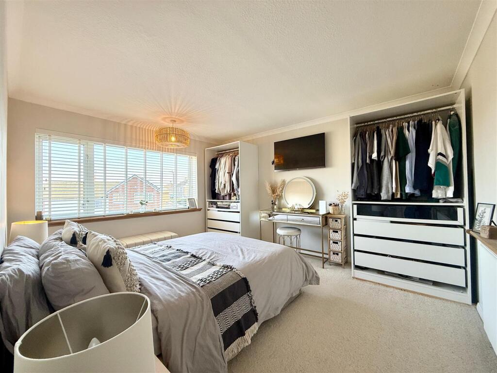 Bedroom 1 (2).jpg