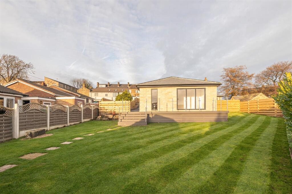 11 - 99B Knowl Road WF14 9RQ.jpg