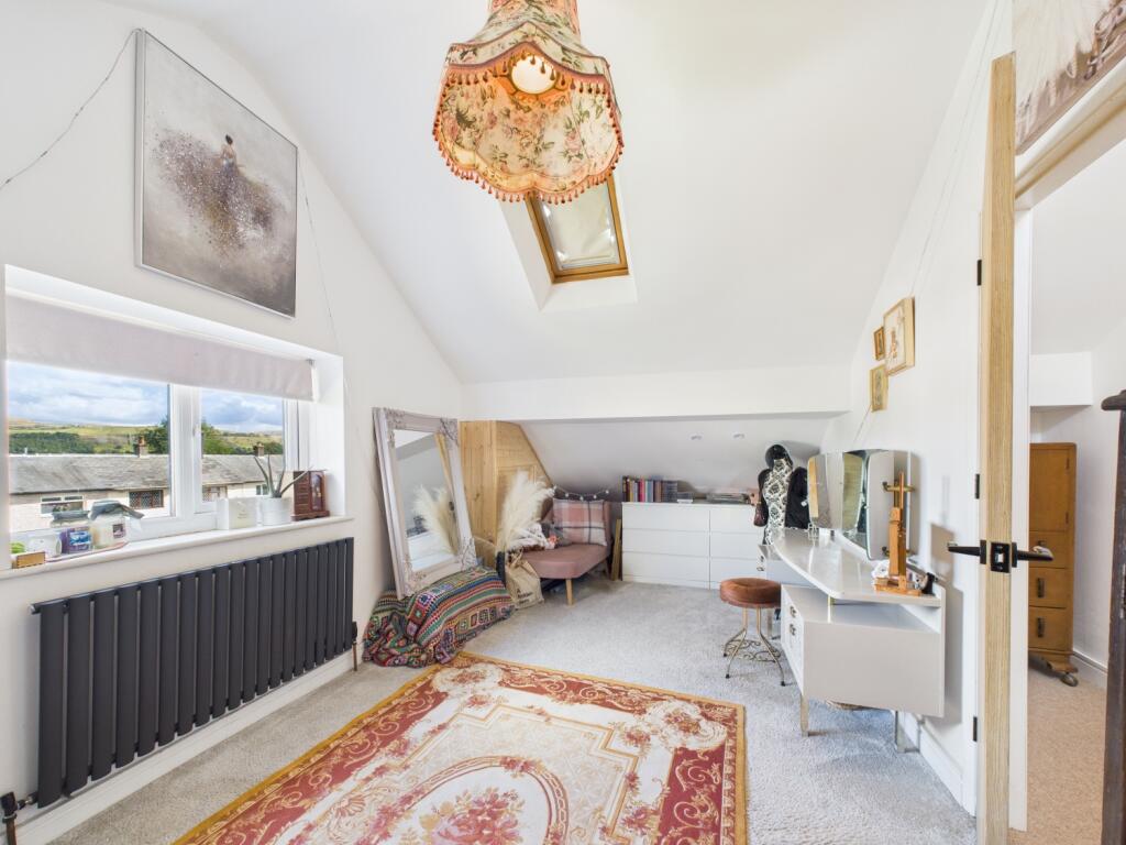 CAM02093G0-PR0053-STILL040