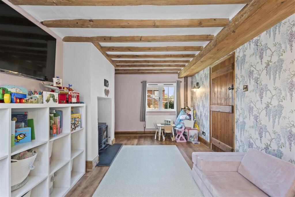 SNUG/FAMILY ROOM