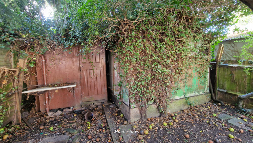 GARDEN SHED/GARAGE