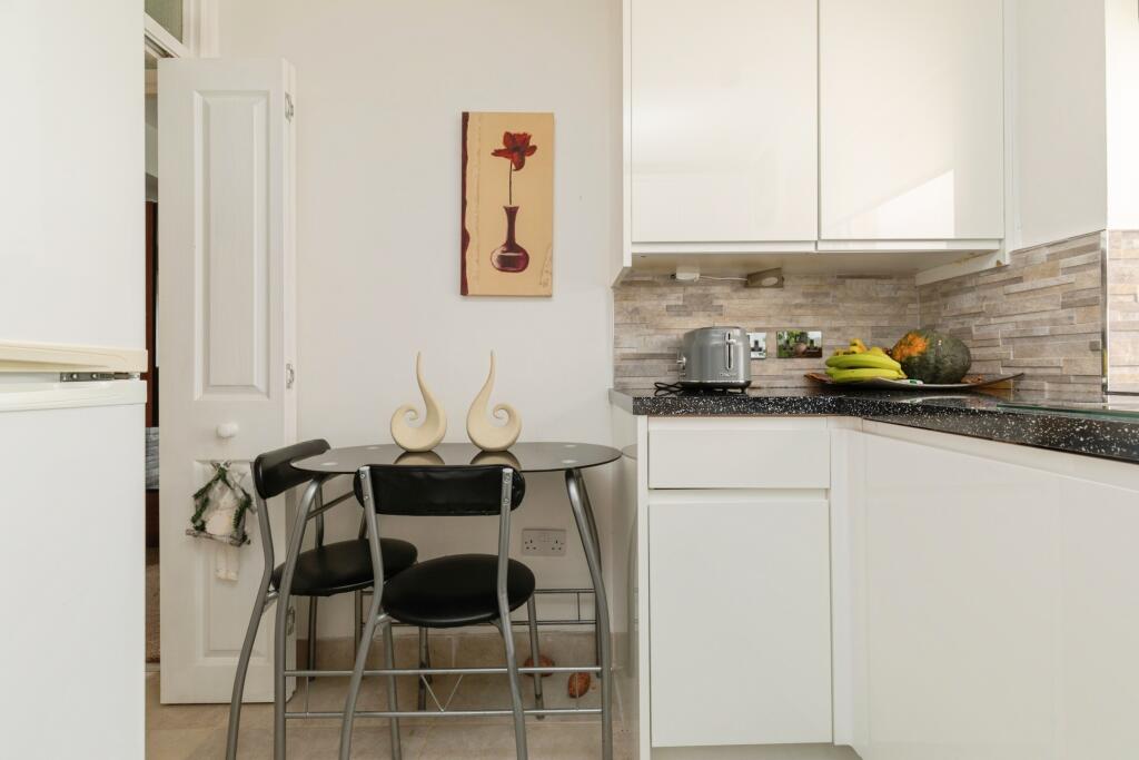 Kitchen / dining area