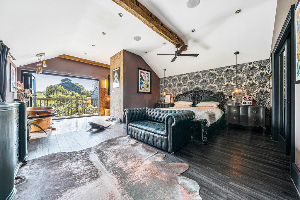 1340361-8-689e25f...