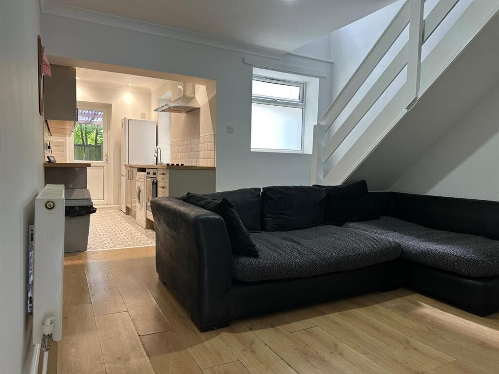Lounge3.jpg