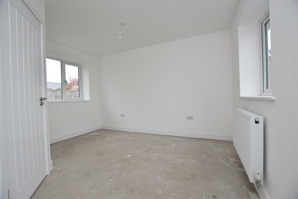 bedroom 1.JPG