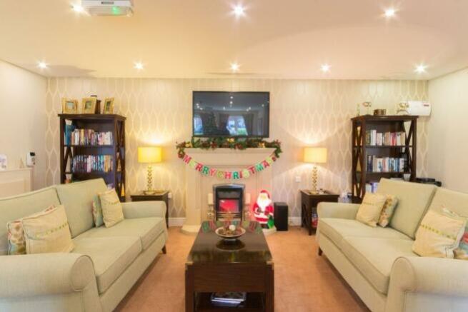Coopers Court Seating area Chrismas Decorations