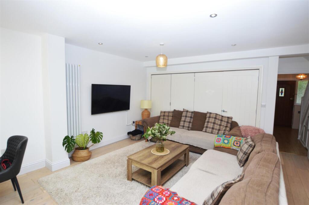92 St Stephens Road sitting area.JPG