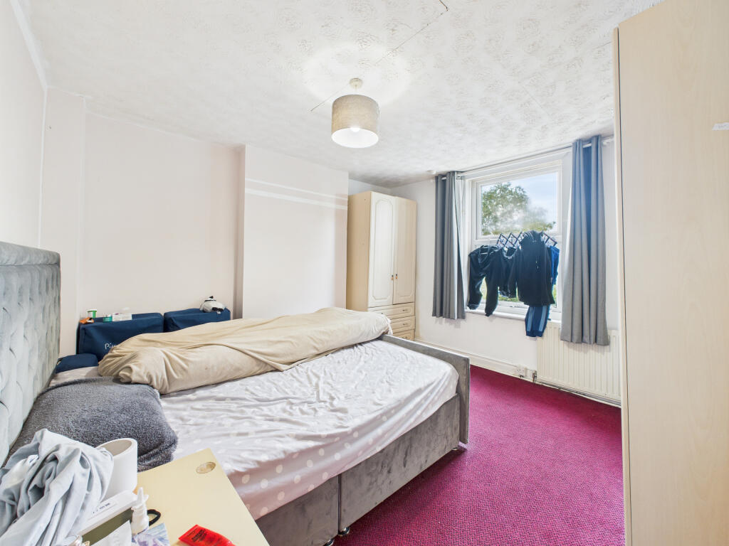 CAM02909G0-PR0430-STILL005