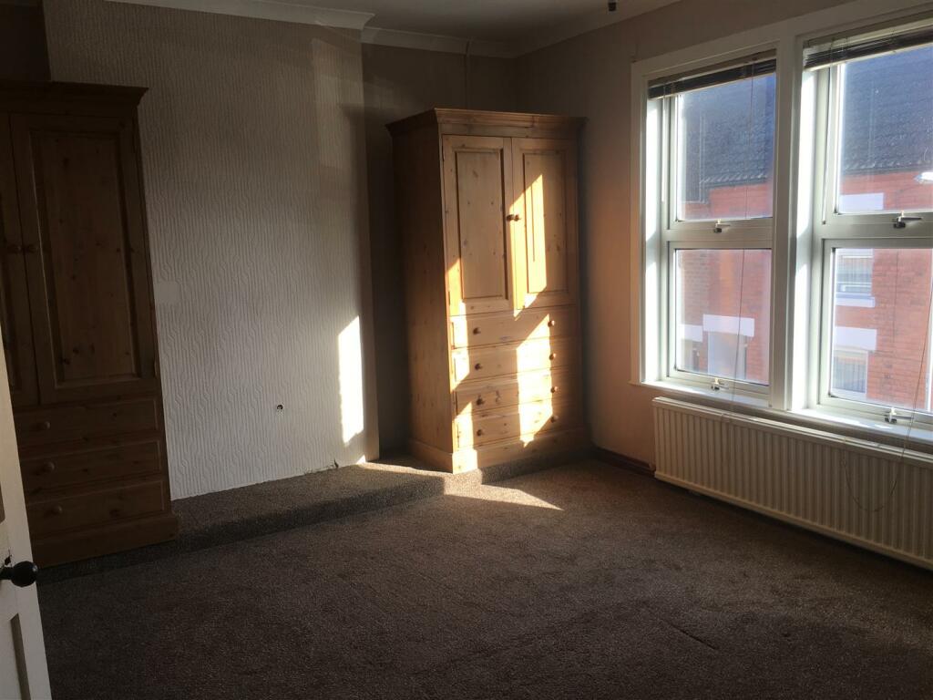 Bedroom 1.JPG