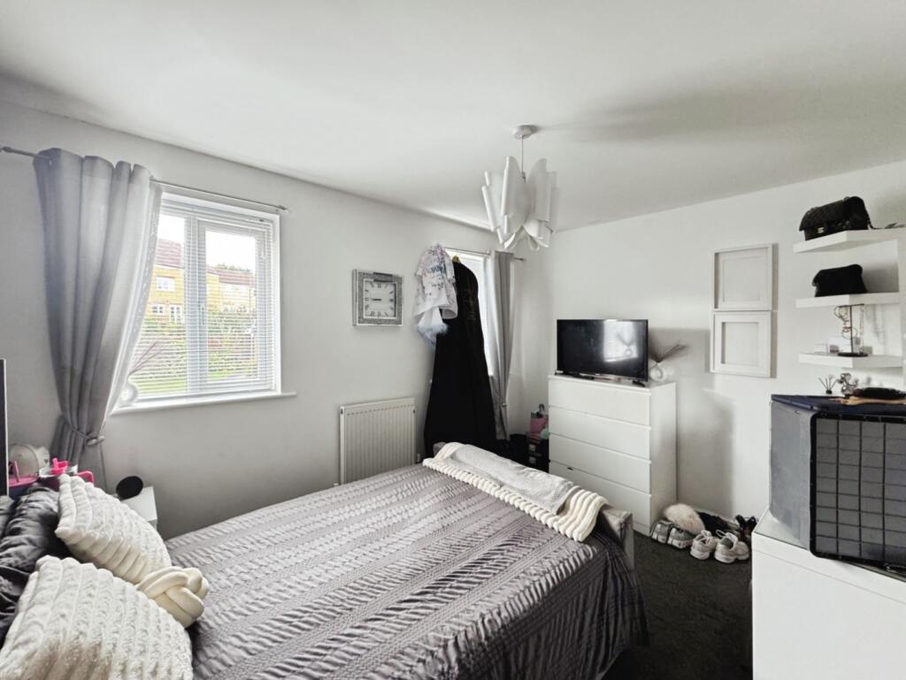 pbox-bedroom-335131.jpg
