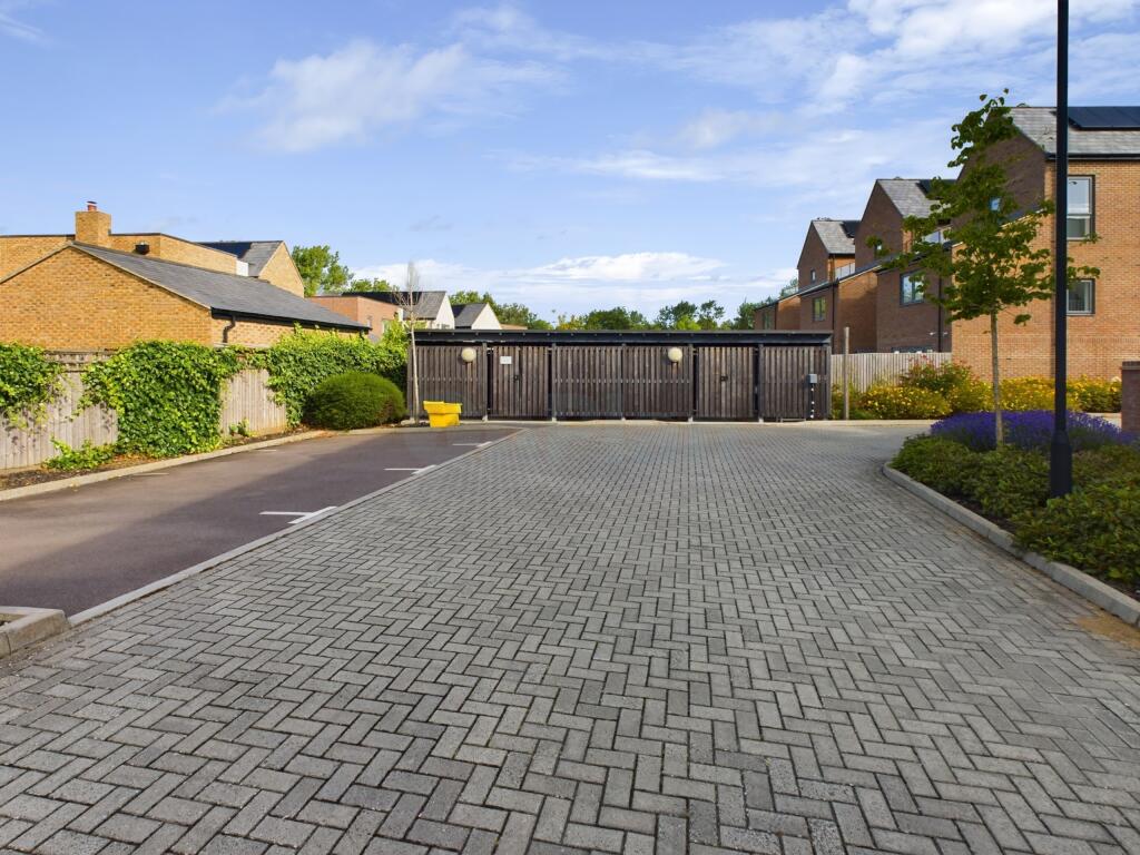 CAM04024G0-PR0004-STILL012