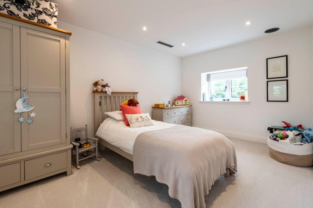 Bedrooms &amp; Bathrooms