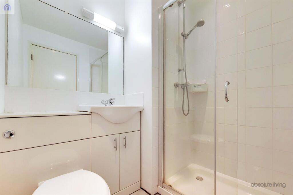 8_Shower Room 1-0.jpg