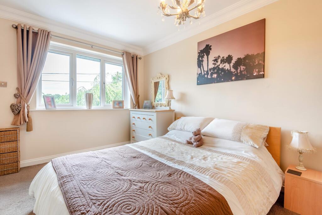 BEDROOM 4