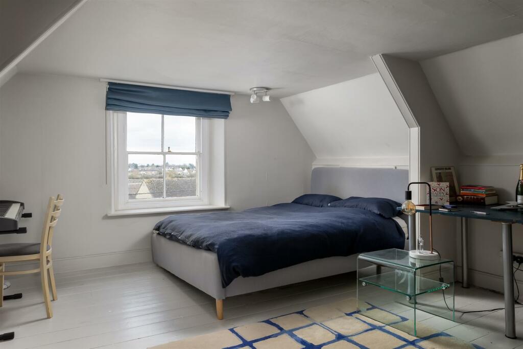 56 - 39 Cheltenham Road - GL7 2HU - Web.jpg