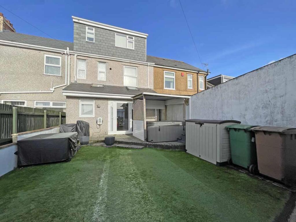 Fort Austin Avenue 28 Rear.jpg