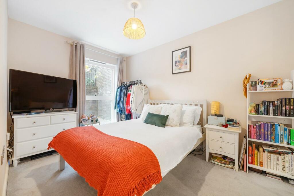 Bedroom 1.jpg